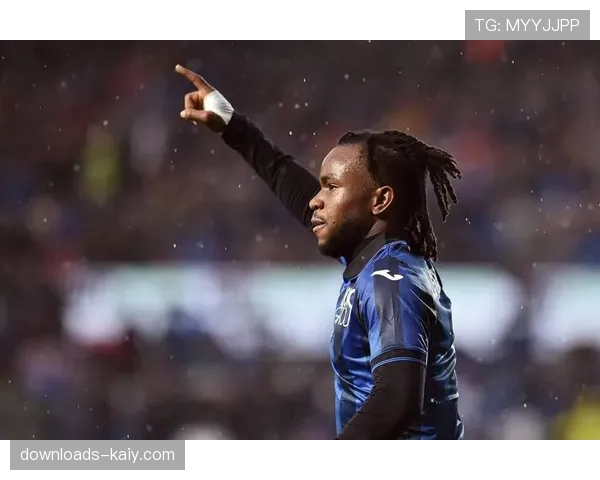 亚特兰大0-0闷平佛罗伦萨,双方极致的低位防守导致全场仅5次射正 亚特兰大0-0闷平佛罗伦萨,双方极致的低位防守导致全场仅5次射正